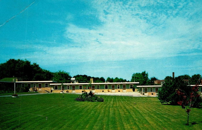 Maple Hill Motel (Economy Inn) - Vintage Postcard (newer photo)